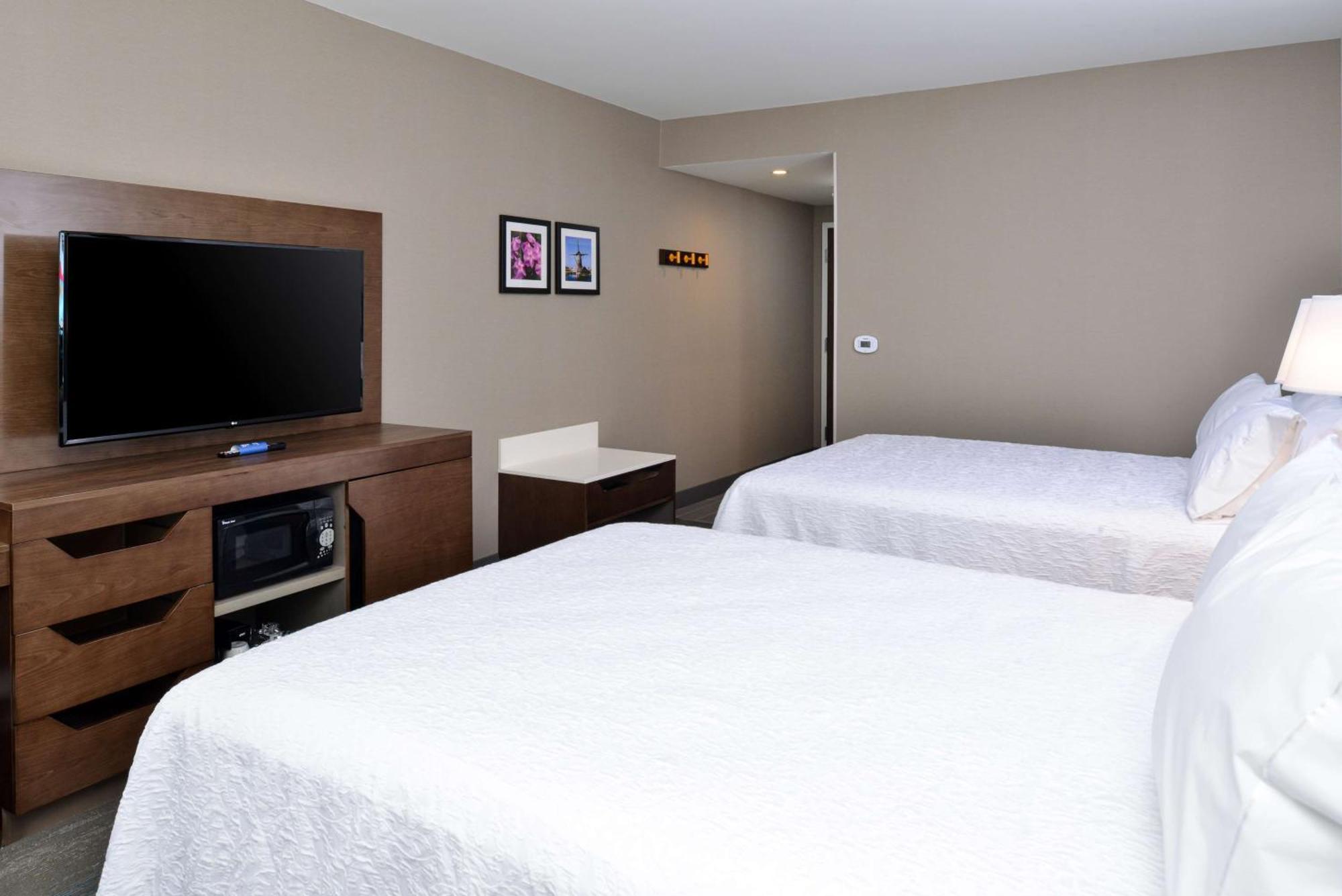 Hotel Hampton & Adrian, Mi 3*