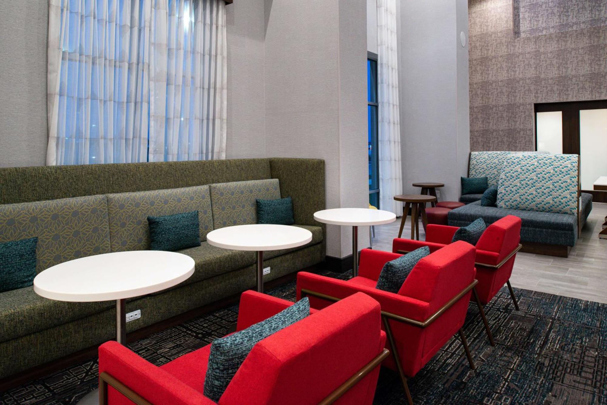 Hotel Hampton & Adrian, Mi 3*
